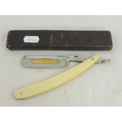 47 - The kismish razor in box