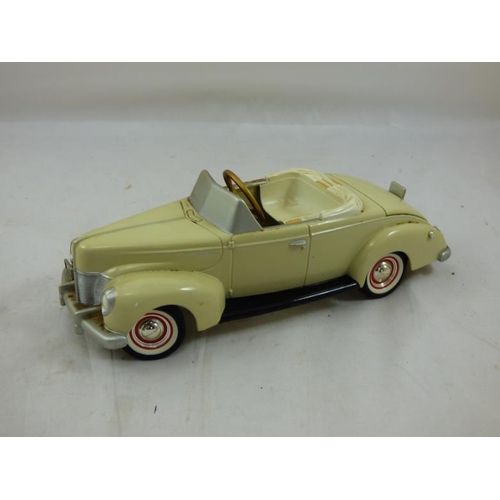 125 - Gearbox Ford 1940 Chain Driven Pedal Car 1:18 Deluxe Coupe White