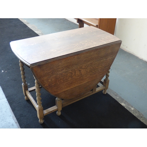 510 - Oval oak table with barley twist legs measuring 150cm x 106cm