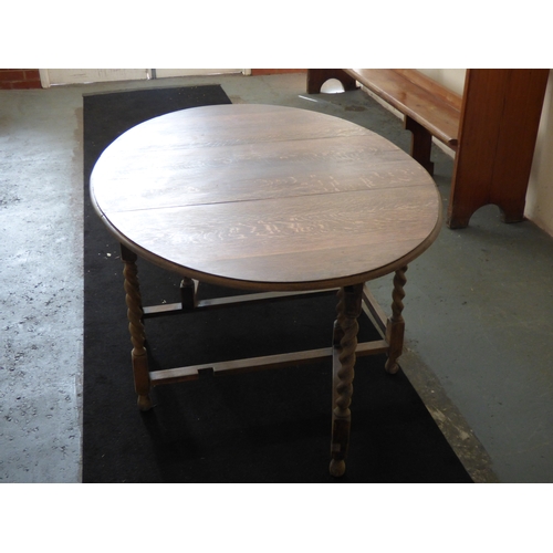 510 - Oval oak table with barley twist legs measuring 150cm x 106cm