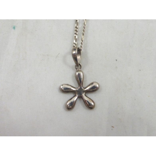 118 - Silver 925 Pendant and Chain with Flower Decoration