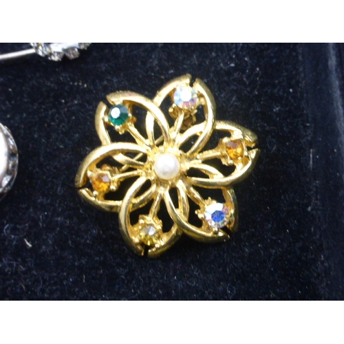 150 - Mixed Selection of Jewellery Including Rings, Brooches, Watch and Lots More