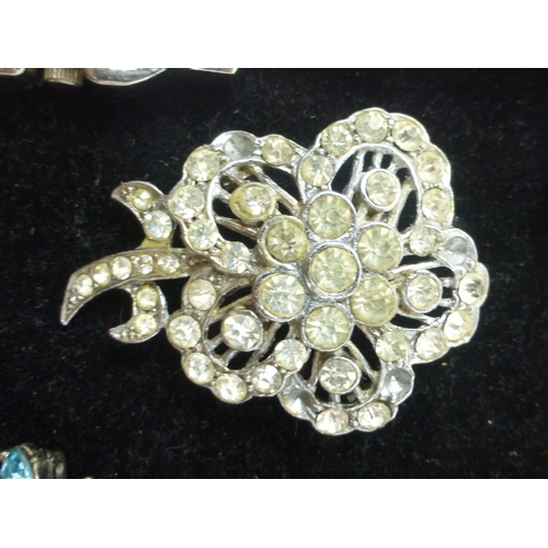 150 - Mixed Selection of Jewellery Including Rings, Brooches, Watch and Lots More