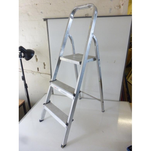 235 - Small Aluminium Step Ladder