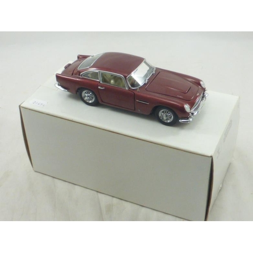 110 - Danbury Mint 1:24 Scale Die-Cast Model of Aston Martin 1964 DB5 Dubonnet Boxed (A/F)