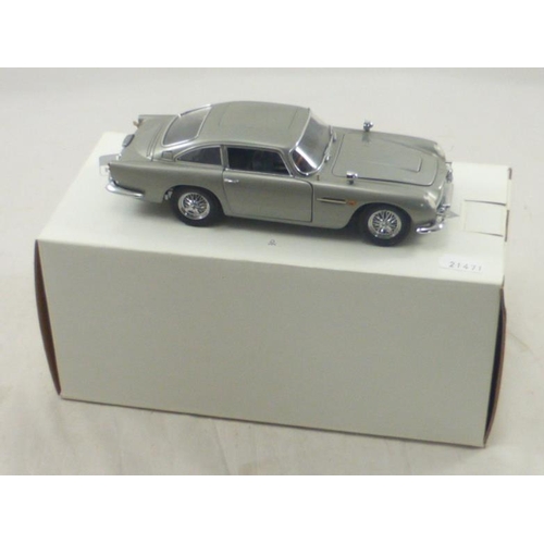 243 - Danbury Mint Scale Die-Cast Model 1:24 of James Bond 007 Austin Martin DB5