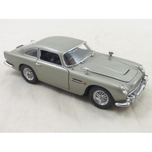 243 - Danbury Mint Scale Die-Cast Model 1:24 of James Bond 007 Austin Martin DB5