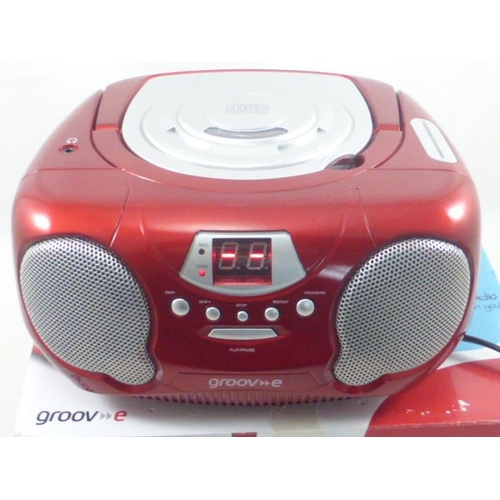 405 - Groove Boom box portable CD/Radio Player - (CD as found)