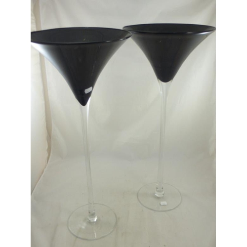 417 - Pair of Flower Display Cocktail Glasses in Black and Clear Glass (70cm)