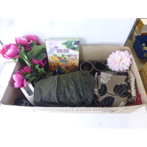 426 - Quality Mixed Box Including Cushion Covers, Cook Book's Vases, Flowers and Much More