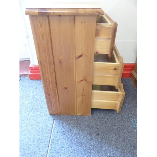 444 - Small 3 Drawer Bedside Cabinet (66cm x 45cm x 32cm)