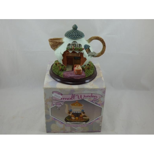 454 - Small Wonders Ornament Illuminated Kettle complete with Box