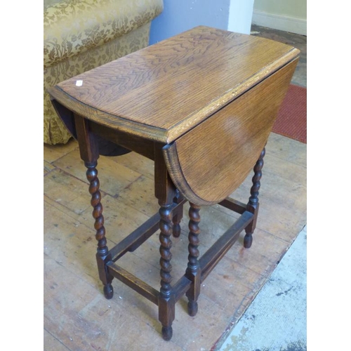 562 - Drop leaf side table with Barley twist legs