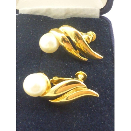 571 - Pair of Goldette Faux Pearl Clip on Earrings in Presentation Box