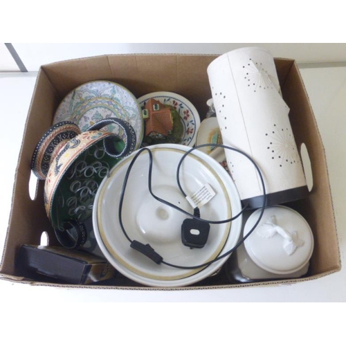 652 - Large mixed box to include casserole dish and much more