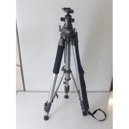 667 - Kood BH-22Q Telescopic Photo Tri-Pod