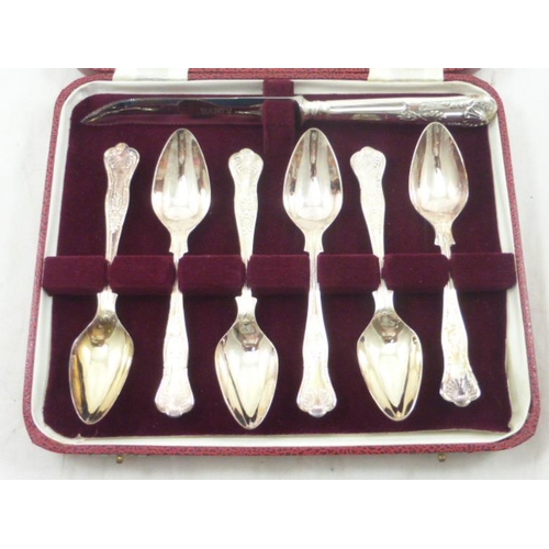 44 - Harte's Silver Plated Spoon and Knife Set in Presentation Case