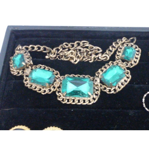 111 - Mixed Selection of Vintage Jewellery Including Earrings's, Necklaces, Rings and Other