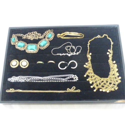 111 - Mixed Selection of Vintage Jewellery Including Earrings's, Necklaces, Rings and Other