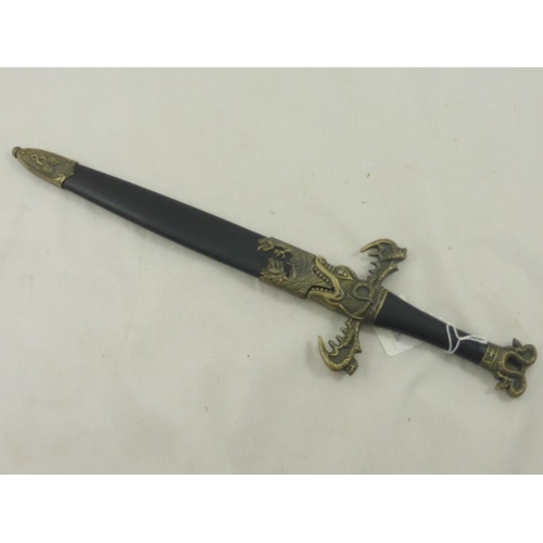 120 - Collectable dagger with dragon head detail