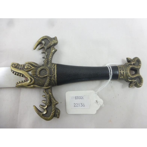 120 - Collectable dagger with dragon head detail