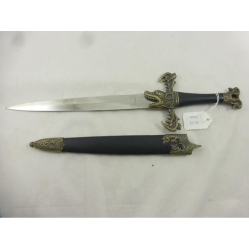 120 - Collectable dagger with dragon head detail