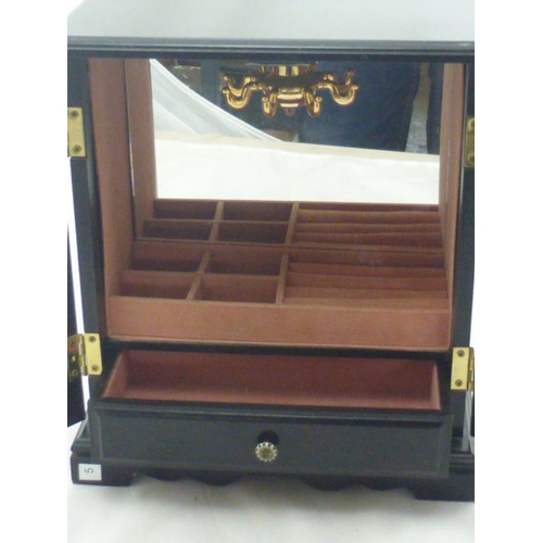 141 - Jewellery box