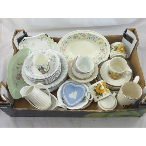 338 - Large quality mixed box to include, Carltonware, Jasperware and other