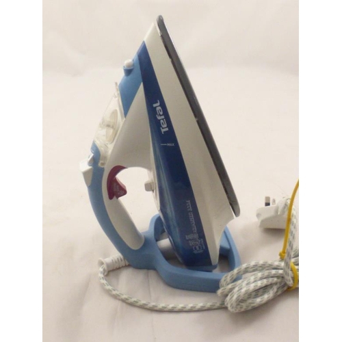 72 - New Tefal Aquaspeed 2400w Steam Iron (Boxed) Working