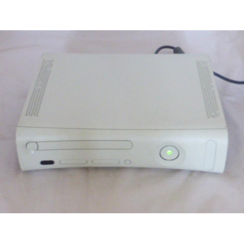 80 - Xbox 360 complete with controller, powers on