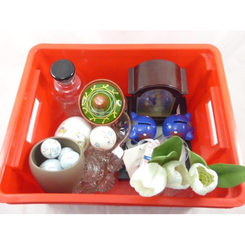 32 - Mixed box to include glassware, clock, artificial flowers and other