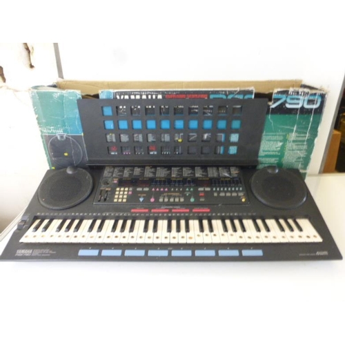 69 - Yamaha Porta Sound PSS 790 Electronic Keyboard complete with Original Box (Requires mains Lead / unt... 