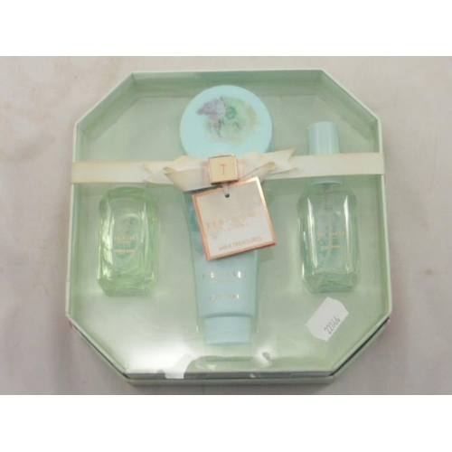 78 - New Ted Baker Mini Treasures Perfume Set