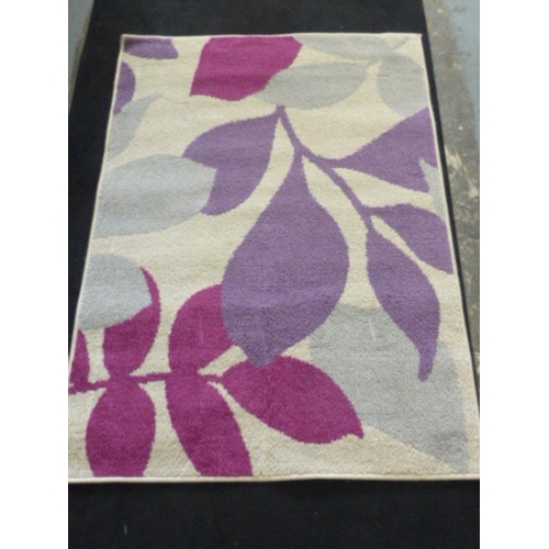 82 - Cream Floral Lounge Rug (96cm x 136cm)