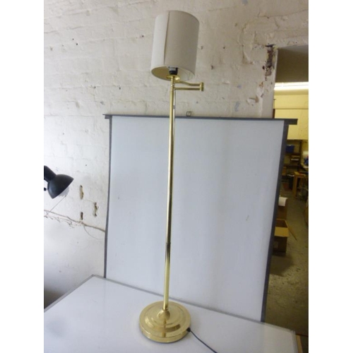 142 - Adjustable brass standard lamp