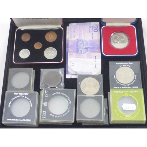 189 - Mixed Tray of Coinage Including Decimal Set, Georgian Penny, Crown, Coin Cases and Lots More