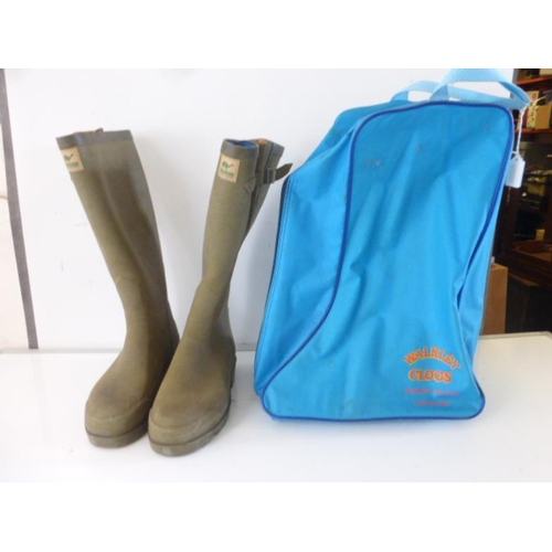 524 - Pair of Le Chameau Size 9 Wellington Boots