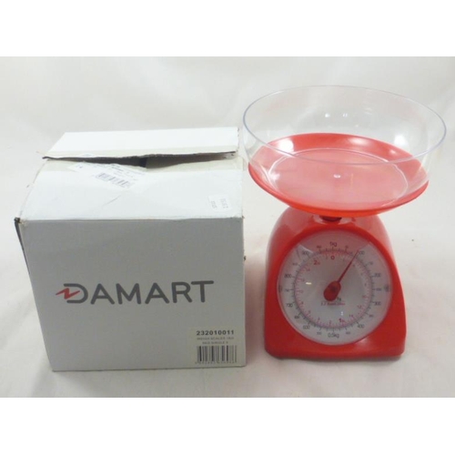 547 - Pair of New 1kg Damart Red Scales complete with Box and Bowl