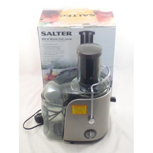 138 - Salter 800w Whole Fruit Juicer in Original Box (Working)