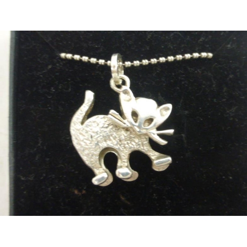 276 - Hallmarked silver cat pendant with silver chain in presentation box