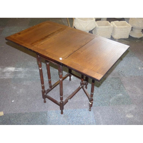 119 - Antique Oak Gate Legged Drop Leaf Side Table (60cm x 39cm)