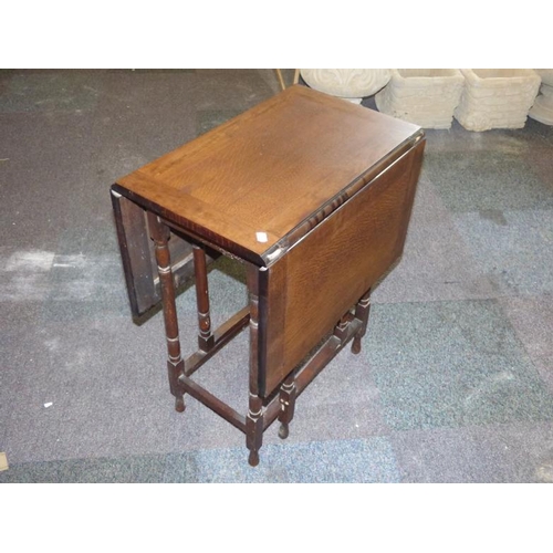 119 - Antique Oak Gate Legged Drop Leaf Side Table (60cm x 39cm)