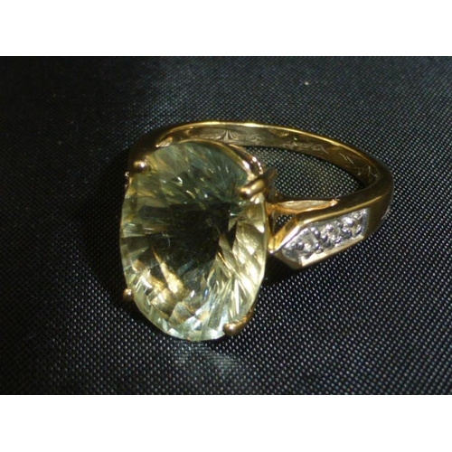 61 - 9CT Gold Aquamarine & Diamond Ring Size N 1/2 - Boxed
