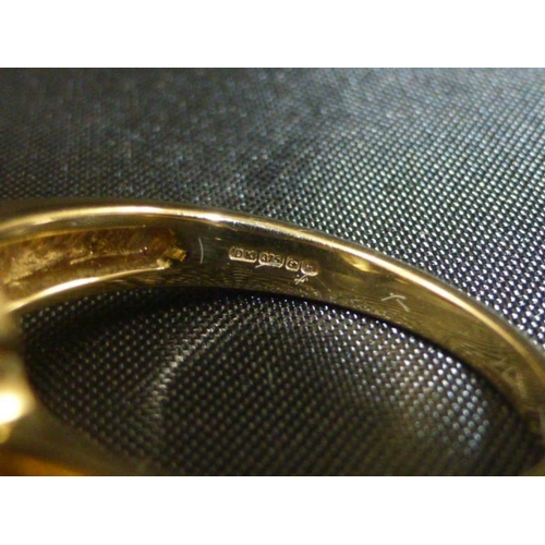 61 - 9CT Gold Aquamarine & Diamond Ring Size N 1/2 - Boxed