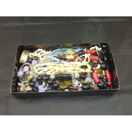 93 - Mixed Selection of Costume Jewellery