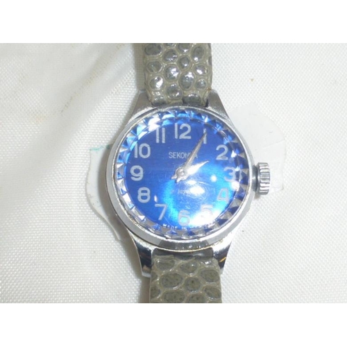 167 - Vintage Blue Faced Sekonda 17 Jewel Ladies Wrist Watch