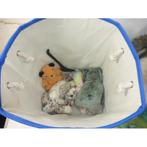 488 - Large collection of soft toys in Carry Canvas Box