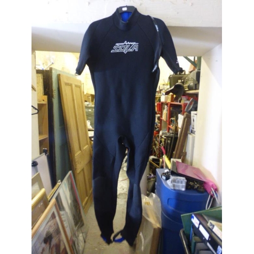 646 - XL Wet suit