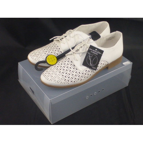 359 - New Pair of Ladies Atmosphere Size 8 Shoes