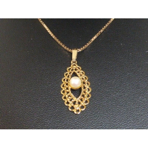 143 - 9CT Gold & Pearl Pendant Necklace